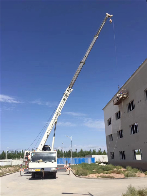 齐河县“轻装强干”—— 吊车的 “轻量化臂架” 技术